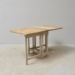 1677 3642 GATE-LEG TABLE